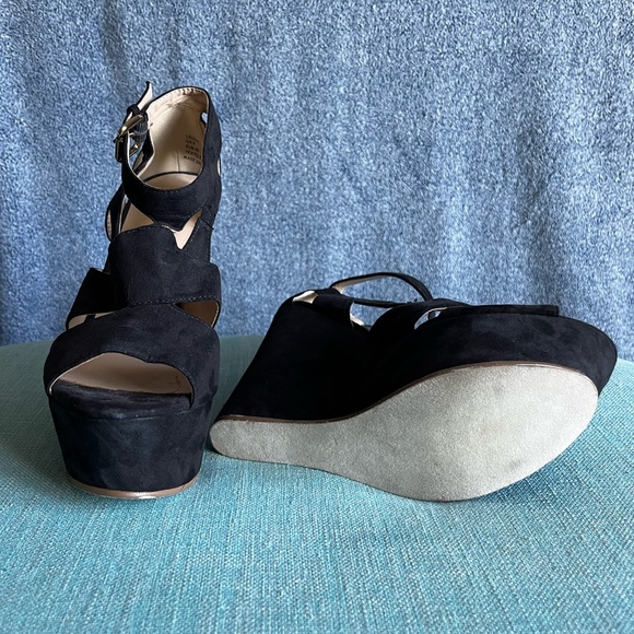 JustFab black suede wedge heel women's size 9 - Picture 3 of 6